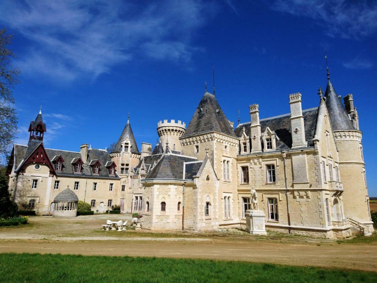 Chateau Des Chevaliers De Londigny Exterior foto