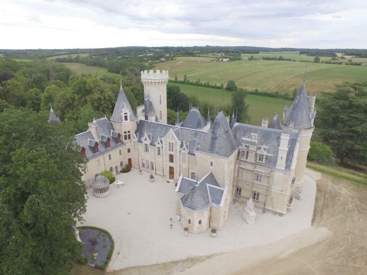 Chateau Des Chevaliers De Londigny Exterior foto